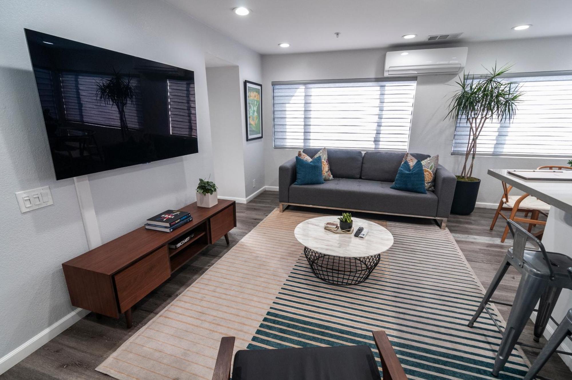 50 M To Sand Lgb 2 King Suites Long Beach Bagian luar foto