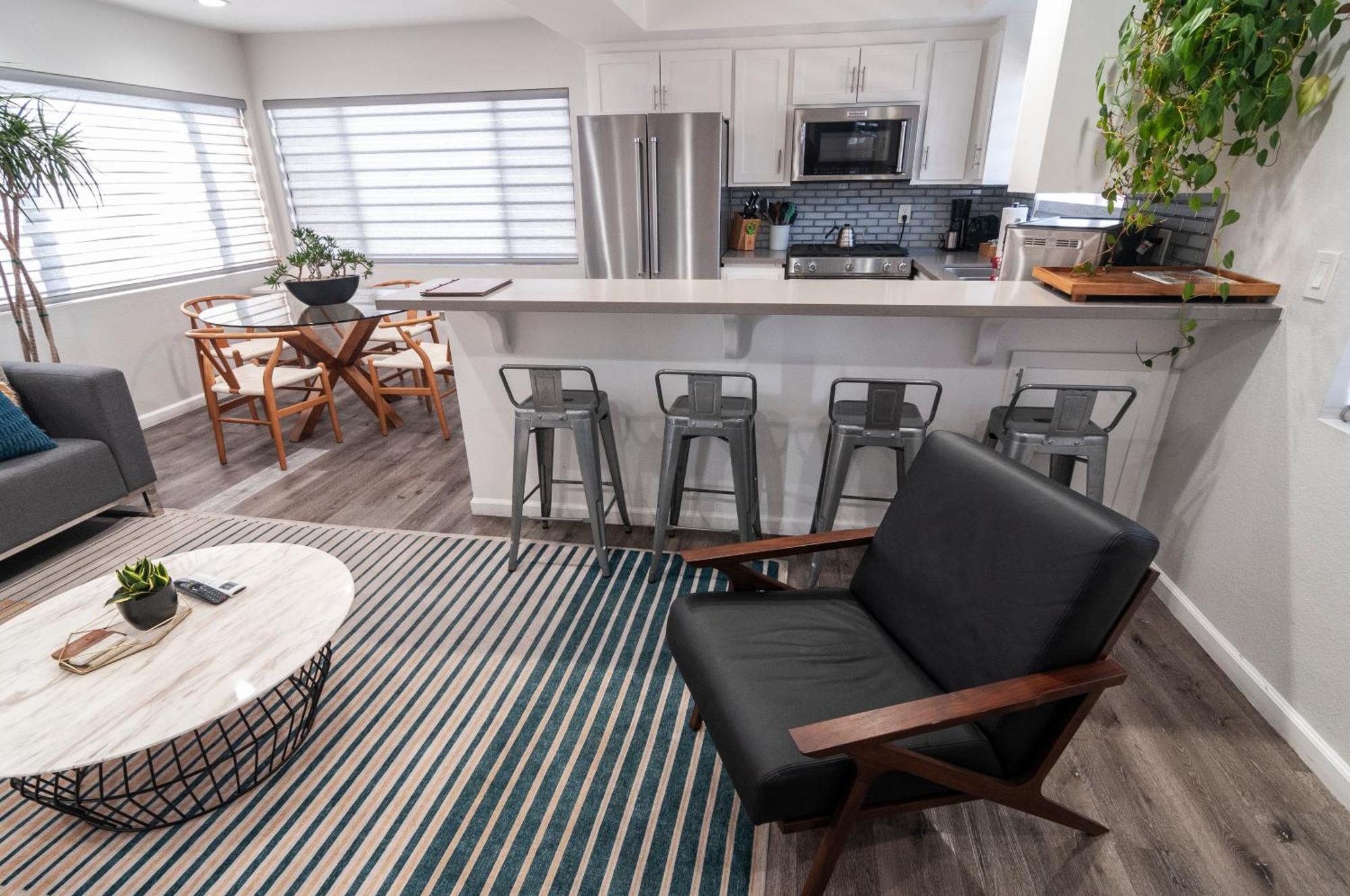 50 M To Sand Lgb 2 King Suites Long Beach Bagian luar foto
