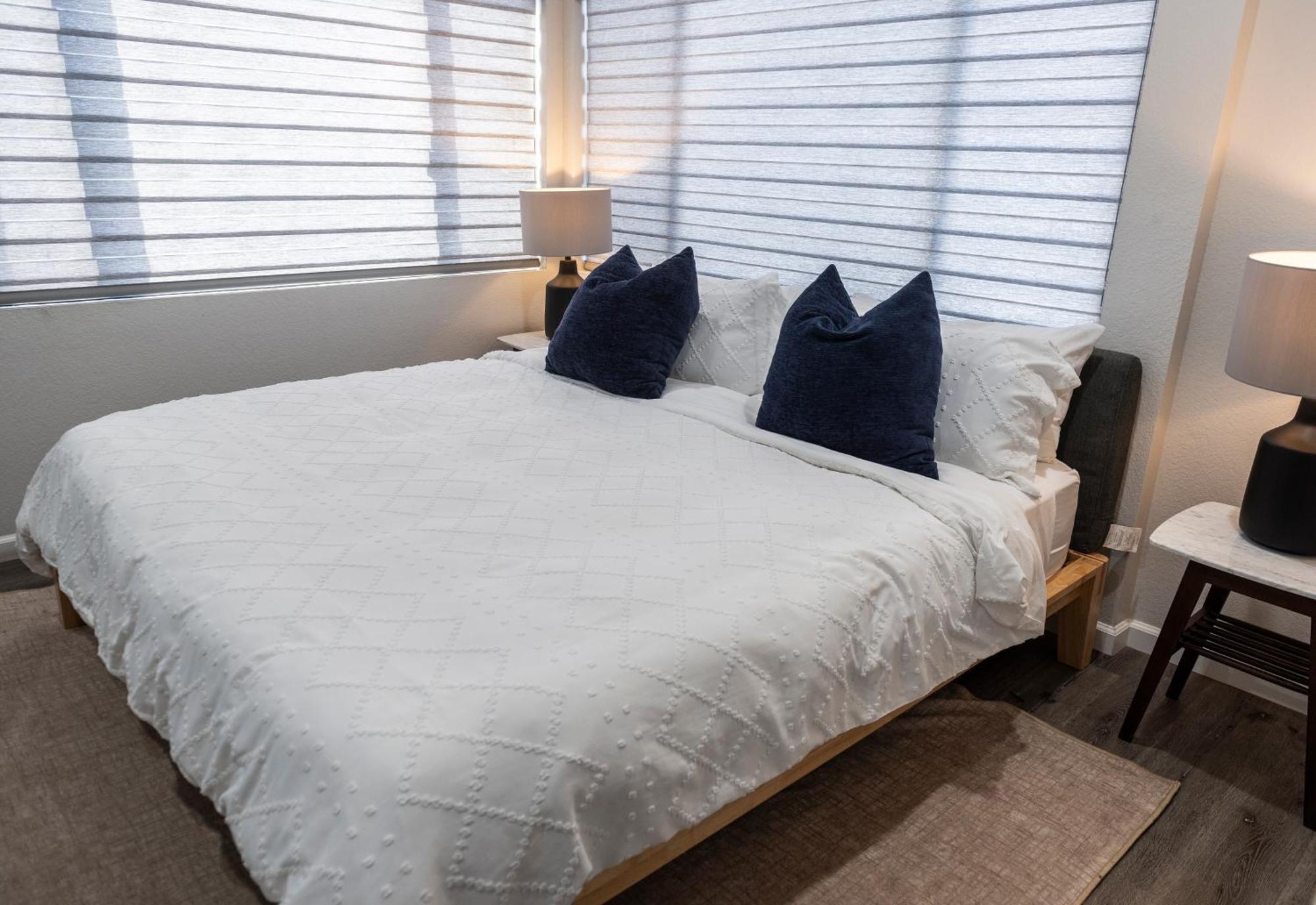 50 M To Sand Lgb 2 King Suites Long Beach Bagian luar foto